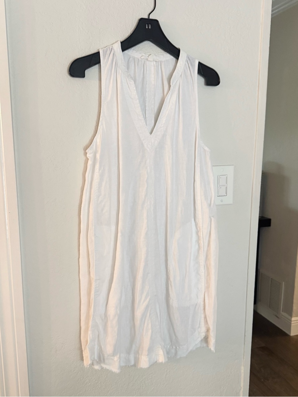 Splendid White Linen v-neck midi dress, small